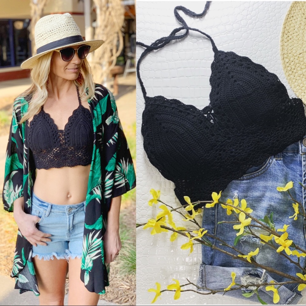 ✨RESTOCKED✨Black Crochet Bralette - Picture 3 of 5